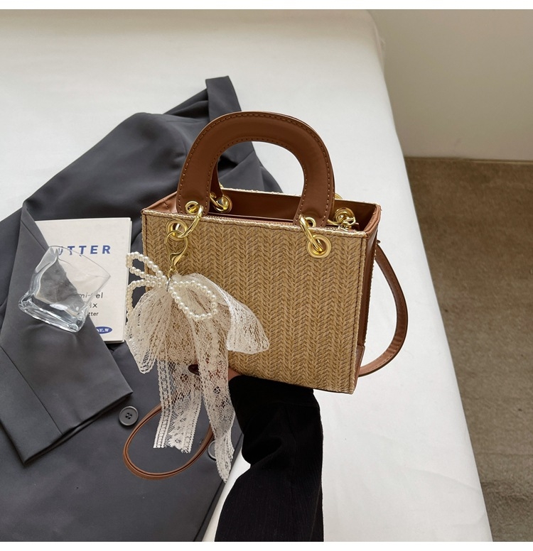 Ženska torbica od slame, bucket stil, horizontalni kvadratni oblik, crossbody torba, gradski minimalistički stil, otvoreni vrh, džep sa zatvaranjem i džep za telefon, bez podstava