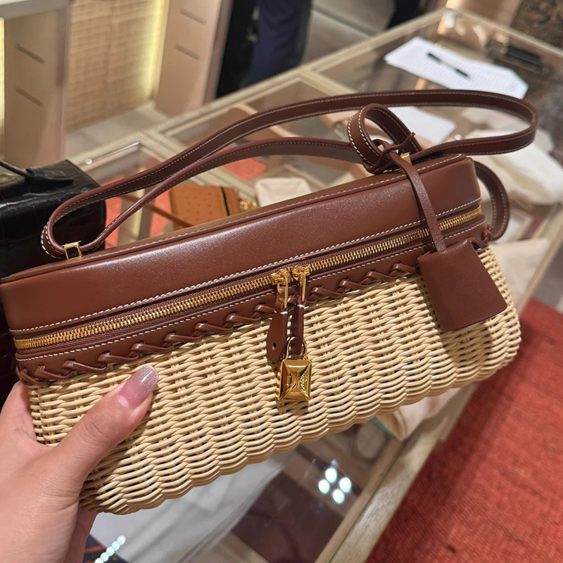 LP19 Kožna torba od bivolj kože s ratan pletenjem i poklopcem, baguette stil, srednja veličina, PU podstava, horizontalni četvrtasto oblik, magnetsko zatvaranje, pretinica za telefon, dvostruke naramenice, za dnevnu upotrebu, proljeće 2025
