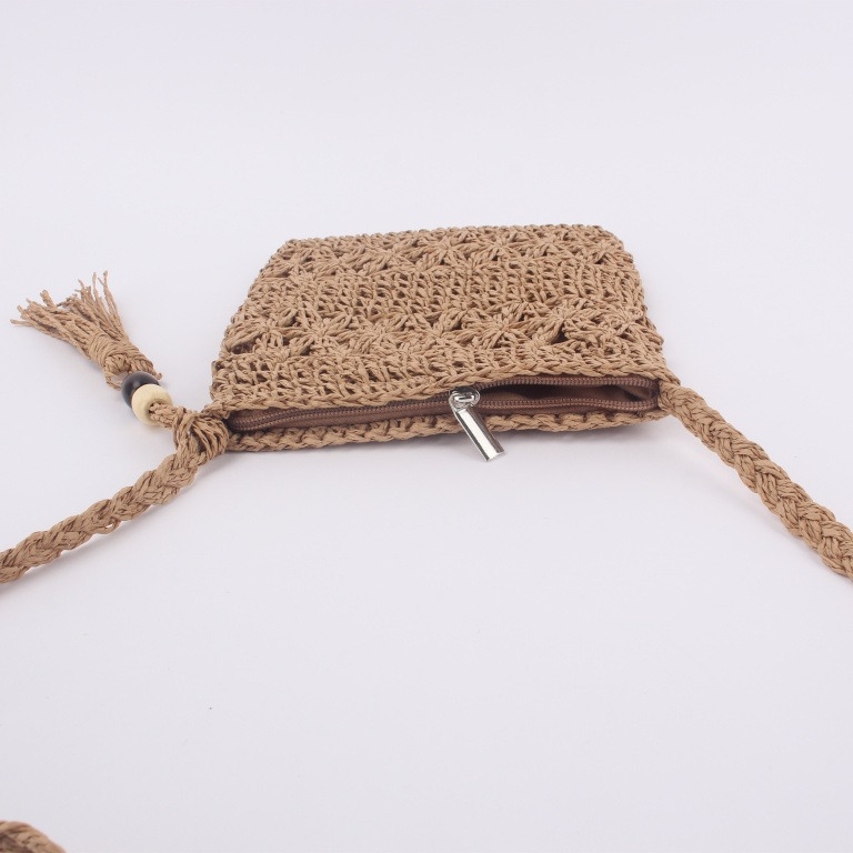 Crossbody torba od slame – ručno pletene, zatvarač, cvjetni kukičani uzorak, uspravni kvadratni oblik