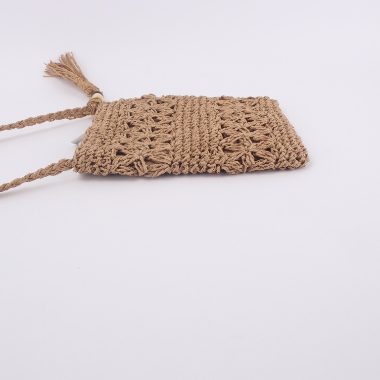 Crossbody torba od slame – ručno pletene, zatvarač, cvjetni kukičani uzorak, uspravni kvadratni oblik
