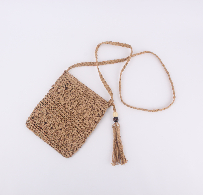 Crossbody torba od slame – ručno pletene, zatvarač, cvjetni kukičani uzorak, uspravni kvadratni oblik
