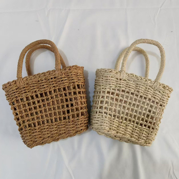 Ručna pletena slamnata crossbody torba, pravokutnog oblika, otvorena džep, bez podloge, s tri remena