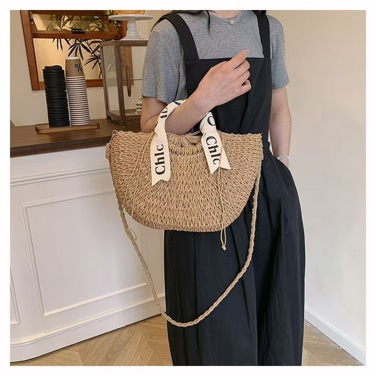 Taška zo slamy, polkruhová, pletená okrúhla taška-vedro, voľnočasový plážový štýl