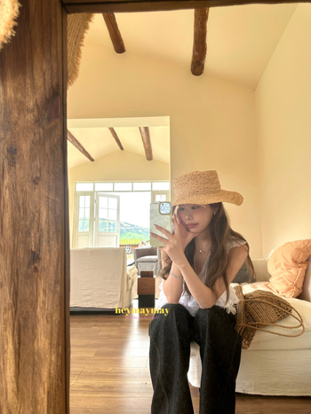 Geantă tote din paie cu căptușeală din bumbac, formă verticală pătrată, buzunar exterior deschis, vară 2025