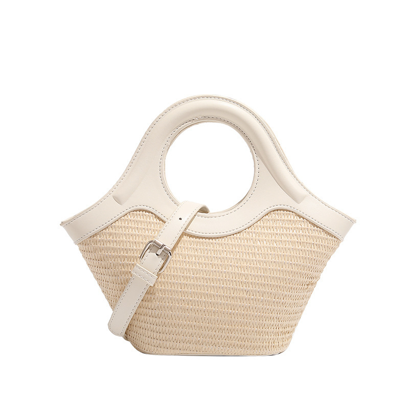 Pletena crossbody torbica od slame - ulična moda, proljeće 2024, svakodnevna uporaba