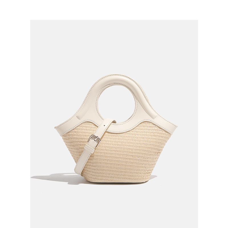 Pletena crossbody torbica od slame - ulična moda, proljeće 2024, svakodnevna uporaba
