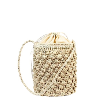 Slámová kabelka na rameno, cylindrický tvar, zapínanie šnúrkou, jednobarebný vzor