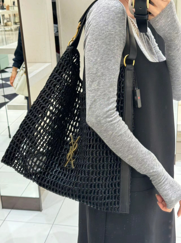 PVC torba tipa košara s urbanim minimalističkim dizajnom, trodimenzionalni tkan uzorak, magnetska kopča, poliester podstava