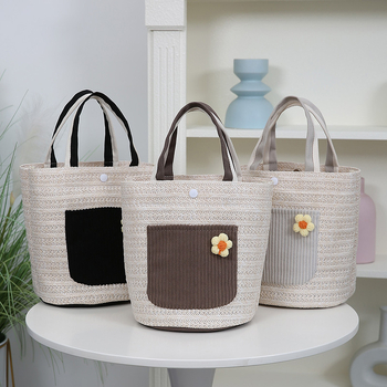 Slamnata crossbody torba sa zatvaračem, kvadratnog oblika, velikog kapaciteta