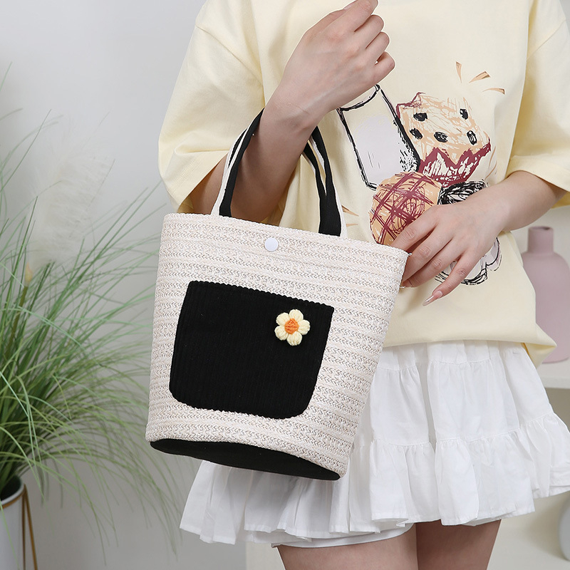 Slamnata crossbody torba sa zatvaračem, kvadratnog oblika, velikog kapaciteta