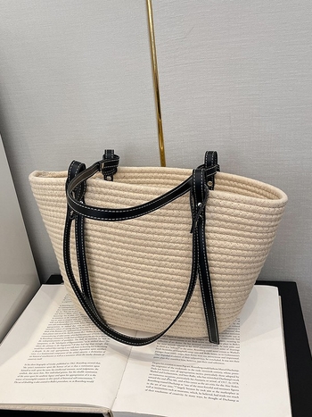 Plećena slamena torba velike kapacitete, otvoreni gornji dio, dvostruke naramenice – gradski minimalistički stil, horizontalni kvadratni oblik