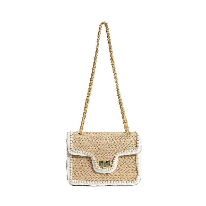 Szalmából készült fonott oldaltáska lakattal zárható, vízszintes négyszög alakú, telefon zsebbel