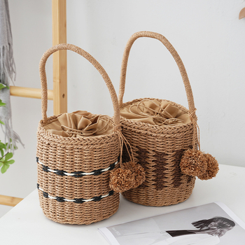 Ženska bucket bag od papirnatog užeta, podstava od platna, zatvaranje šnnom, vodoravni pravokutni oblik, unutarnji džep za dokumente