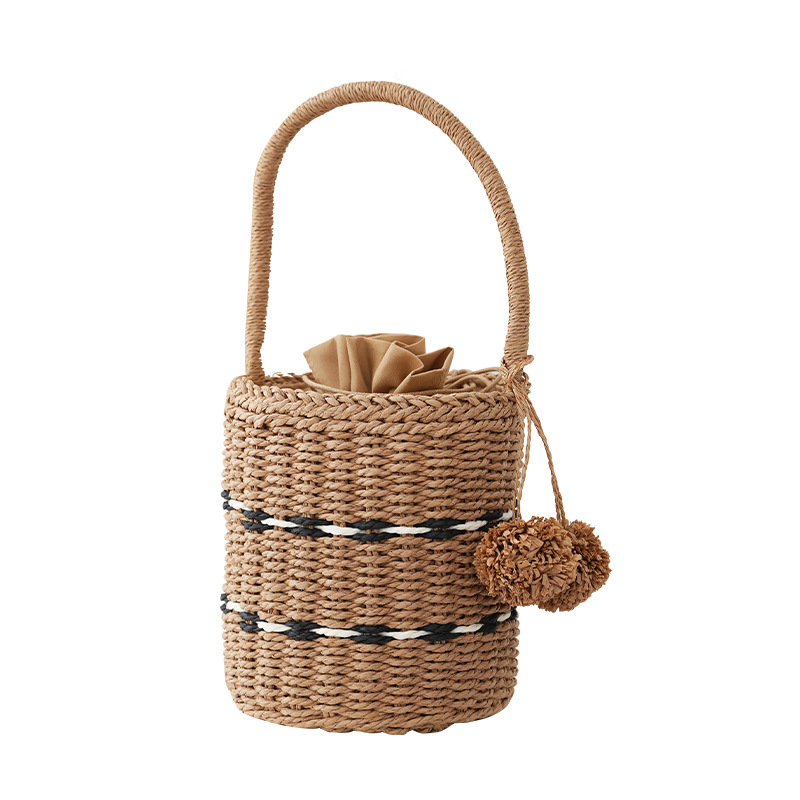 Ženska bucket bag od papirnatog užeta, podstava od platna, zatvaranje šnnom, vodoravni pravokutni oblik, unutarnji džep za dokumente