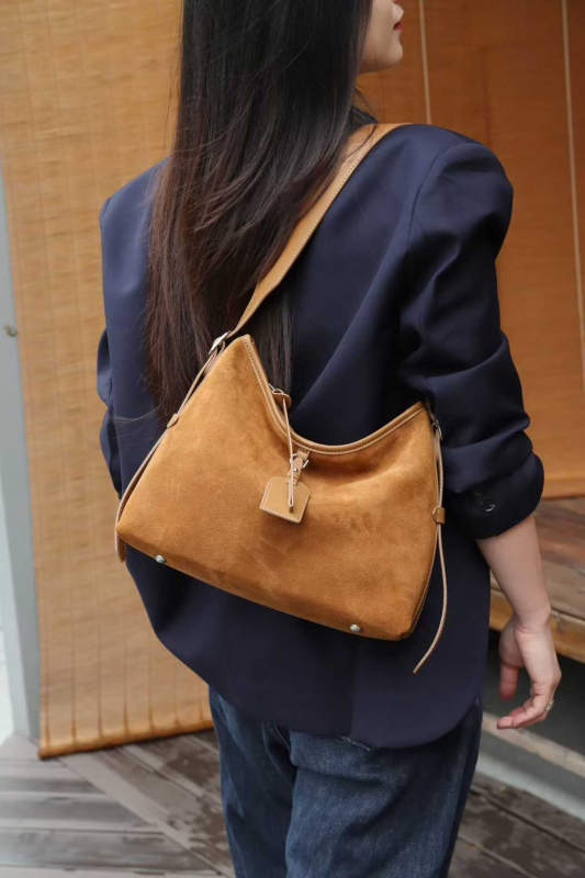 Torba tote od prave kože sa zatvaračem - unutarnji džep sa zatvaračem i džep za telefon, podstava od poliestera i pamuka