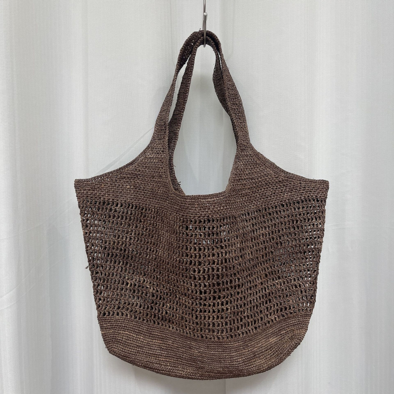 Geantă Tote din raffia — formă orizontală pătrată, deschidere deschisă, căptușeală din bumbac, buzunar pentru documente, bretele duble, stil urban