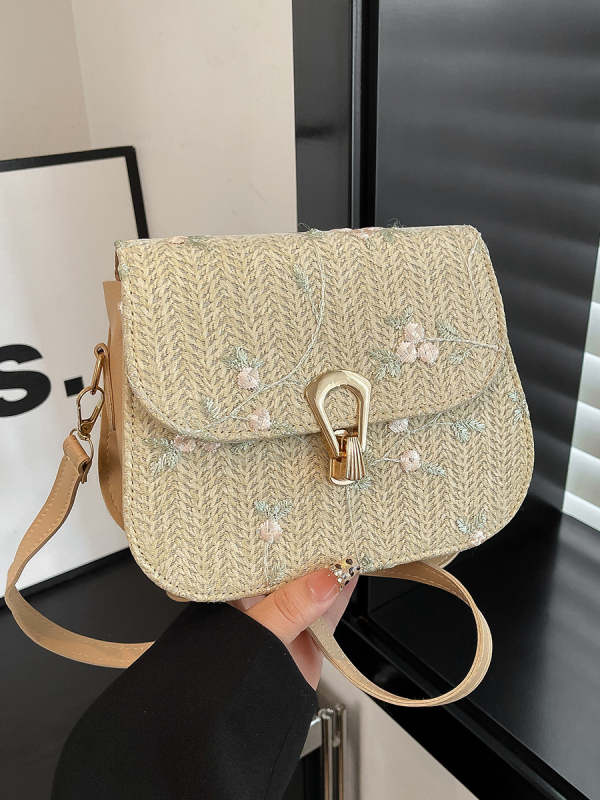 Crossbody torba za rame — slama, horizontalni kvadratni oblik, zatvaranje kapom, jedna naramenica, za svakodnevno nošenje (jesen 2025, ležerni stil)