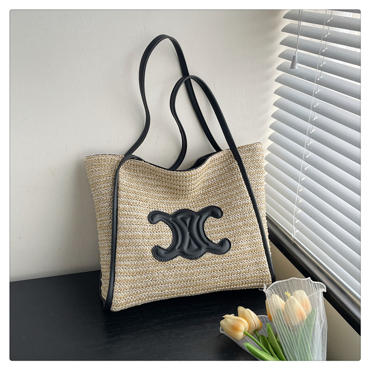 Torba Tote – ulični stil, od slame, vertikalni kvadratni oblik, zatvaranje na zip, najlonska podstava