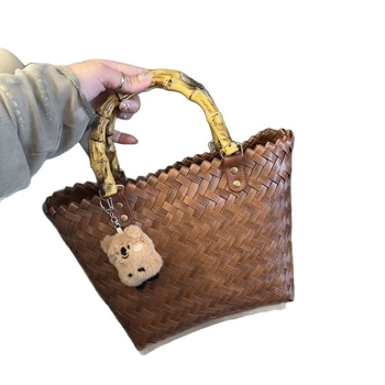 Tote táska szalmából, utcai divat stílusban, horizontális négyzetes forma, poliészter bélés, telefontartó zseb