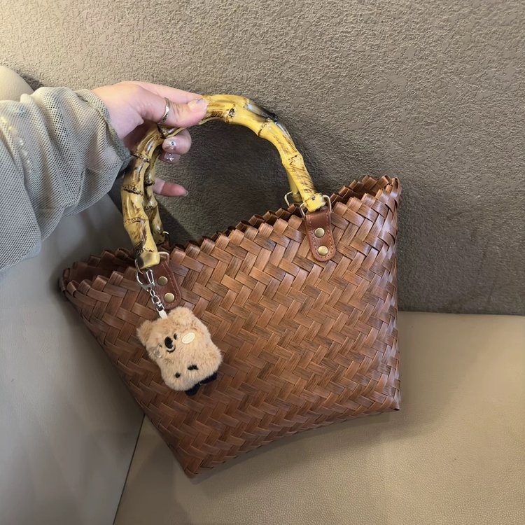 Tote táska szalmából, utcai divat stílusban, horizontális négyzetes forma, poliészter bélés, telefontartó zseb