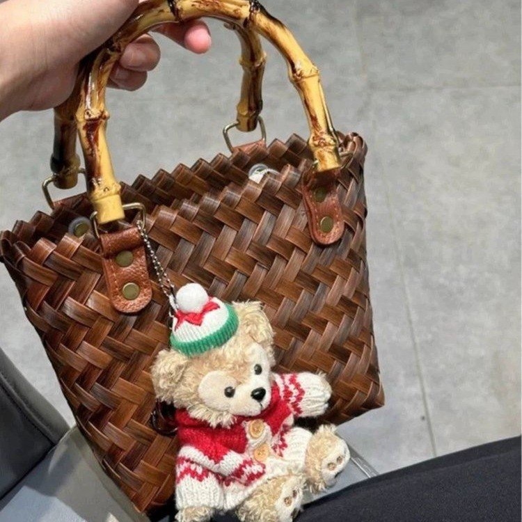 Tote táska szalmából, utcai divat stílusban, horizontális négyzetes forma, poliészter bélés, telefontartó zseb