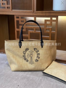 Szalmából készült tote táska nyitott felsővel és dupla vállpánttal — horizontális négyzet formájú, mindennapi használatra