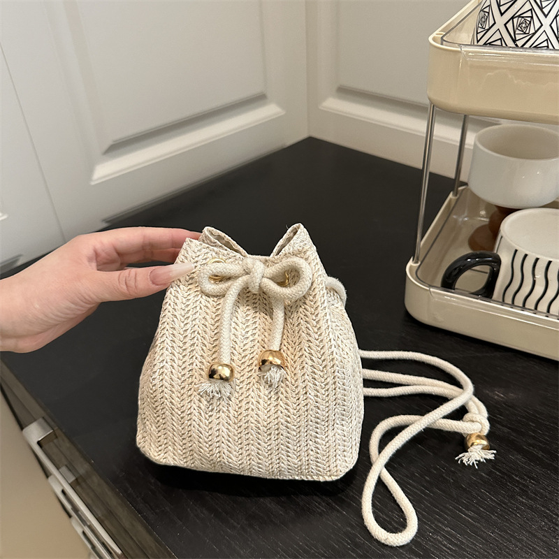 Kézzel szőtt szalma bucket táska mindennapi használatra, húzózáras nyitás, mobiltelefon zseb, poliészter bélés, tavasz 2025