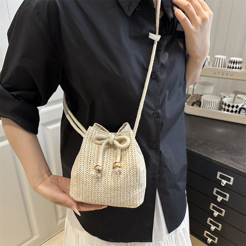 Kézzel szőtt szalma bucket táska mindennapi használatra, húzózáras nyitás, mobiltelefon zseb, poliészter bélés, tavasz 2025