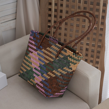 Tote táska - Városi egyszerűség, szalma anyag, vízszintes négyzet alakú, nyitott felső