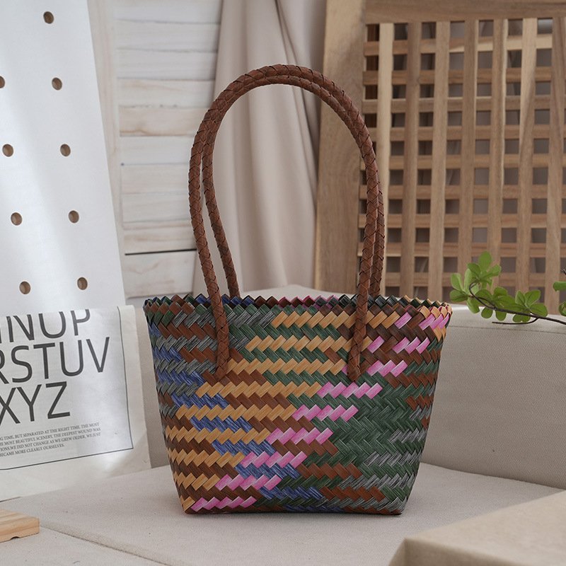 Tote táska - Városi egyszerűség, szalma anyag, vízszintes négyzet alakú, nyitott felső