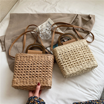 Casual slamnata crossbody torba, poliester materijal, unutarnja podstava s travom, proljeće 2025, Unique brend