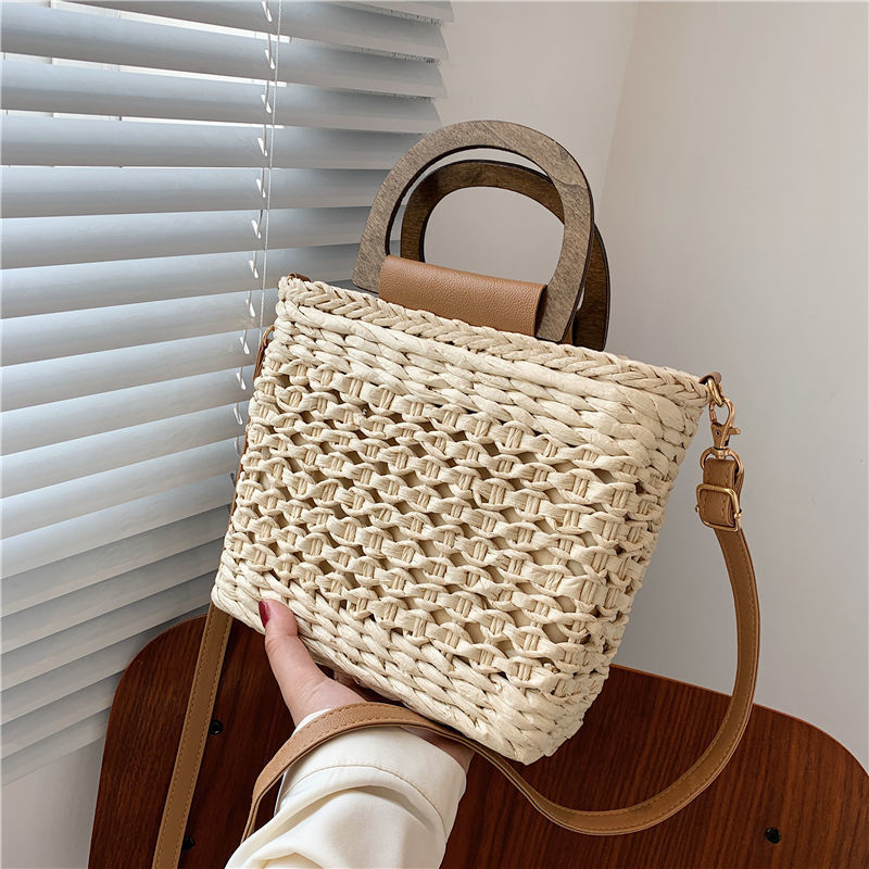 Casual slamnata crossbody torba, poliester materijal, unutarnja podstava s travom, proljeće 2025, Unique brend