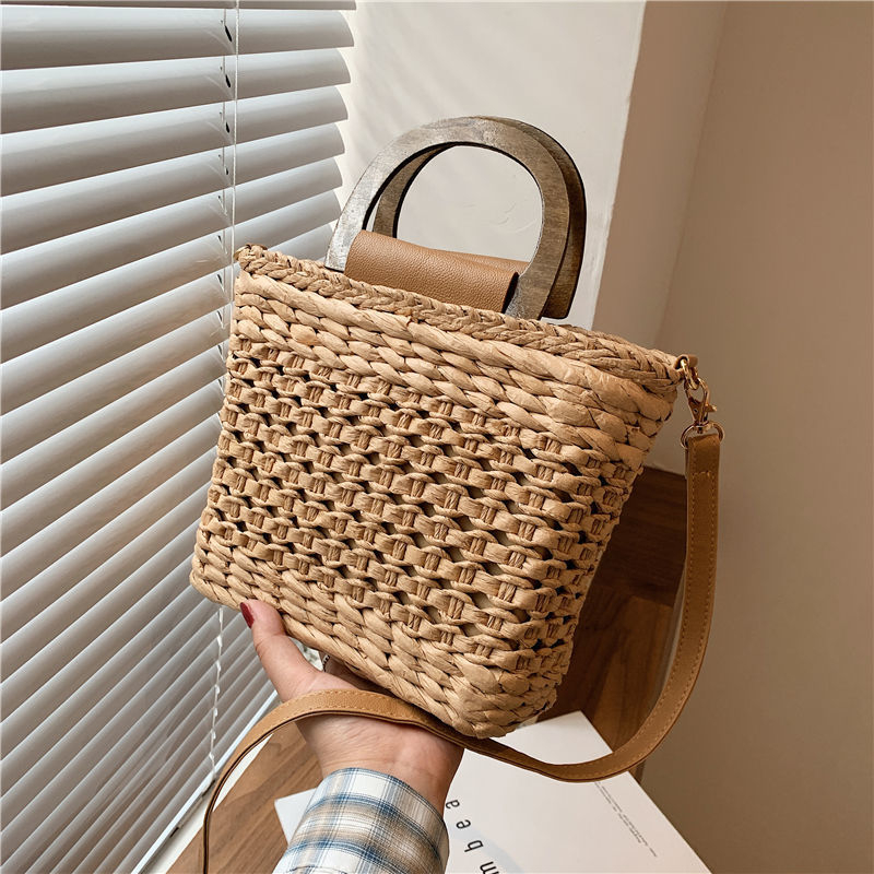 Casual slamnata crossbody torba, poliester materijal, unutarnja podstava s travom, proljeće 2025, Unique brend