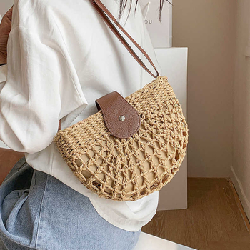 Slamnata crossbody torbica, kružni oblik, magnetsko zatvaranje, poliester podstava, torba s poklopcem