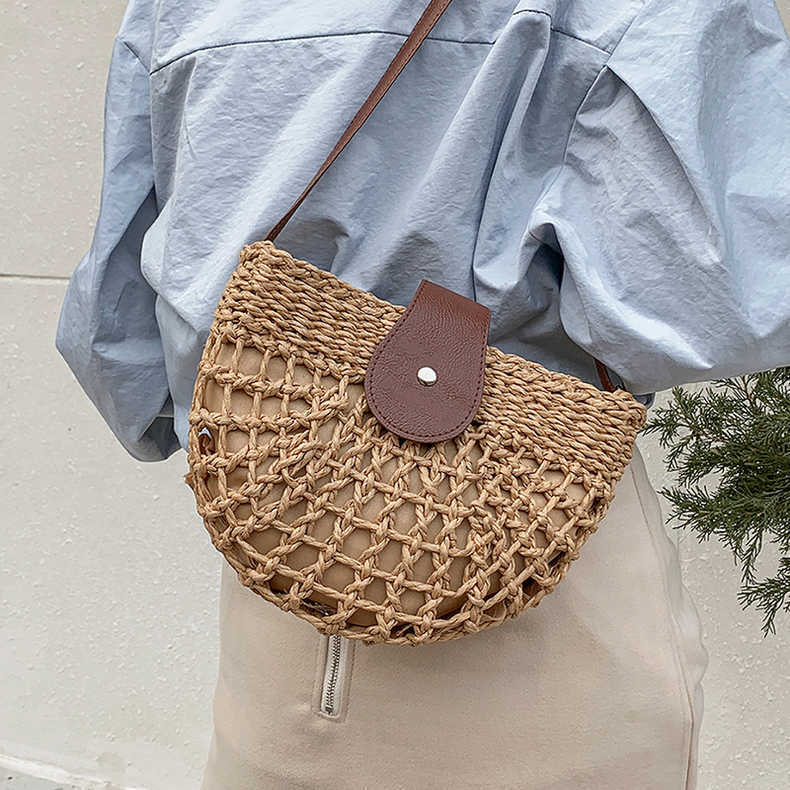 Slamnata crossbody torbica, kružni oblik, magnetsko zatvaranje, poliester podstava, torba s poklopcem