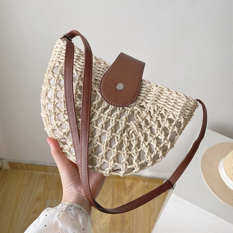 Slamnata crossbody torbica, kružni oblik, magnetsko zatvaranje, poliester podstava, torba s poklopcem
