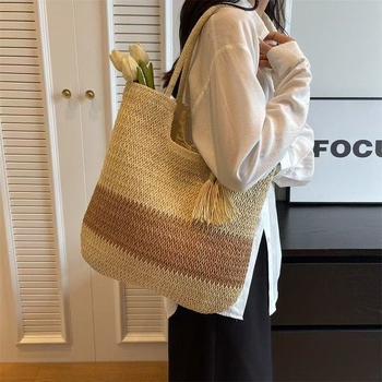 Torba za rame, pletena od papira, uspravni kvadratni oblik, pretinac za telefon, proljeće 2024