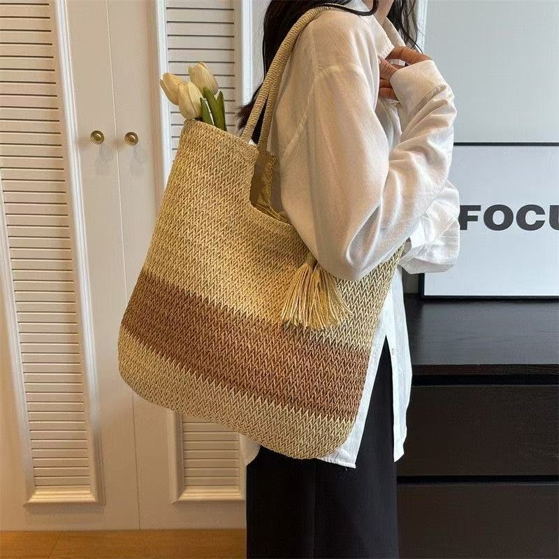 Torba za rame, pletena od papira, uspravni kvadratni oblik, pretinac za telefon, proljeće 2024