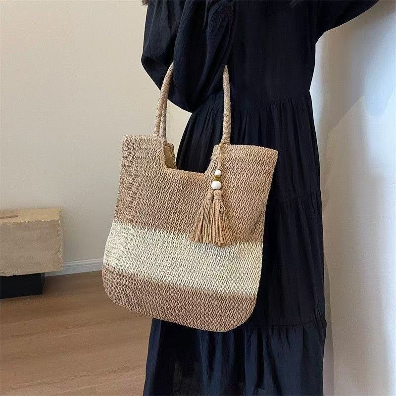 Torba za rame, pletena od papira, uspravni kvadratni oblik, pretinac za telefon, proljeće 2024