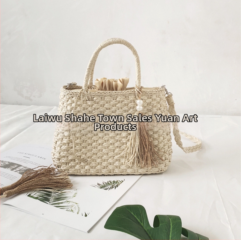 Pletená slamenná crossbody taška – horizontálny štvorcový tvar, zapínanie šnúrkou, bavlnená podšívka, jeden ramenný popruh