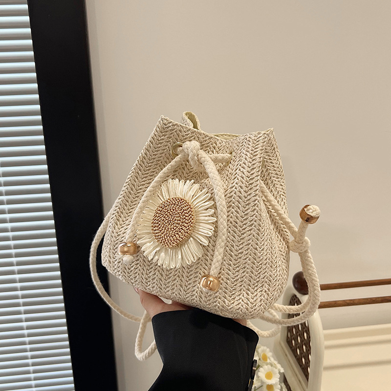 Torba za plažu od pletene slame, bucket bag, novi model 2025 za žene, elegantna i svestrana za nošenje u ruci