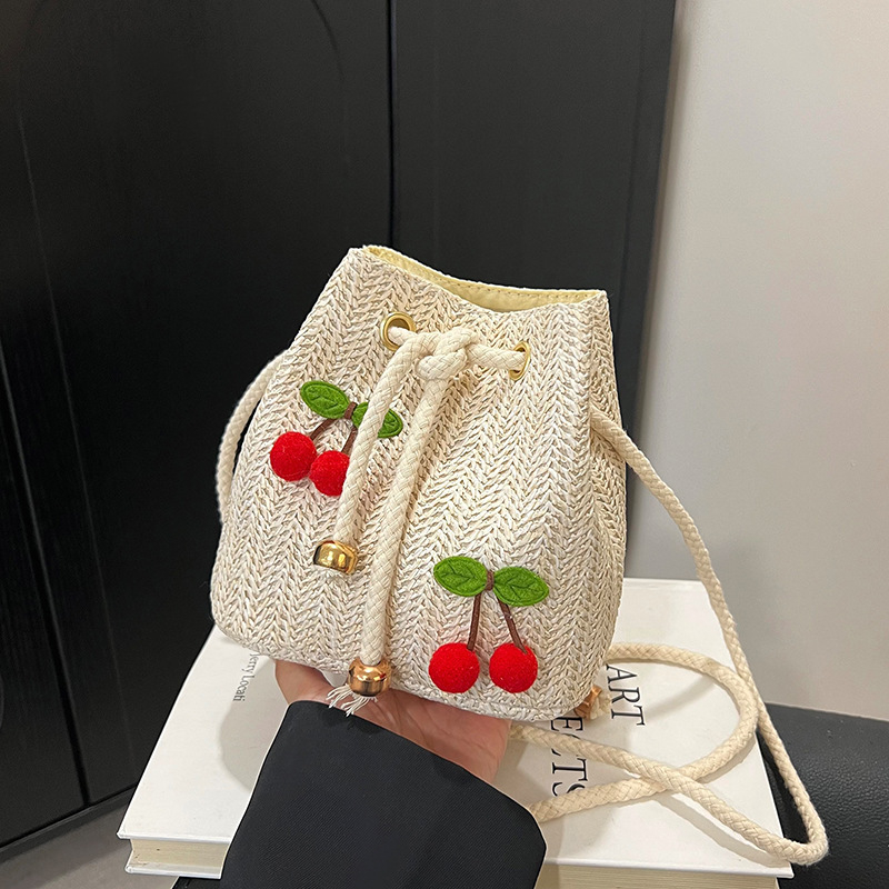 Torba za plažu od pletene slame, bucket bag, novi model 2025 za žene, elegantna i svestrana za nošenje u ruci