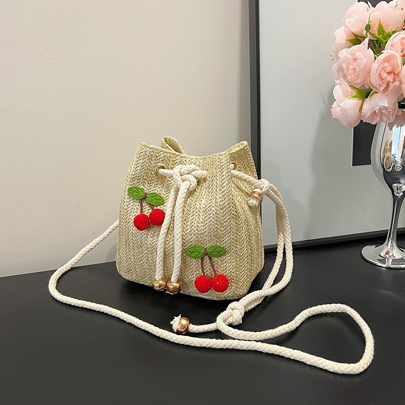 Torba za plažu od pletene slame, bucket bag, novi model 2025 za žene, elegantna i svestrana za nošenje u ruci