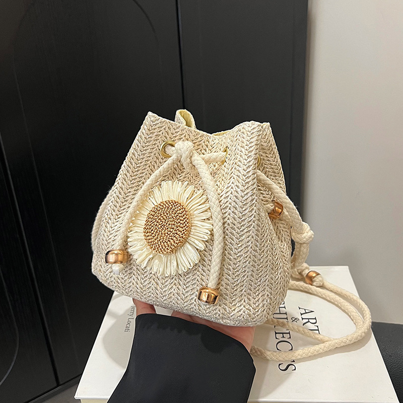Torba za plažu od pletene slame, bucket bag, novi model 2025 za žene, elegantna i svestrana za nošenje u ruci