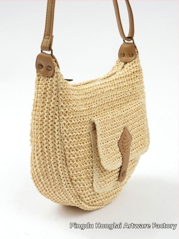 Taška zo slamy v mestskom minimalistickom štýle, horizontálny štvorcový tvar, zapínanie na zips, vnútorné vrecká: skrytý vrecko so zipsom a vrecko na mobilný telefón