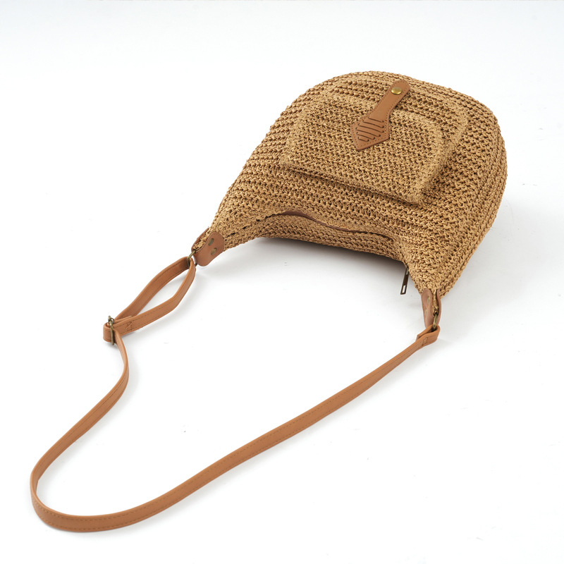 Taška zo slamy v mestskom minimalistickom štýle, horizontálny štvorcový tvar, zapínanie na zips, vnútorné vrecká: skrytý vrecko so zipsom a vrecko na mobilný telefón