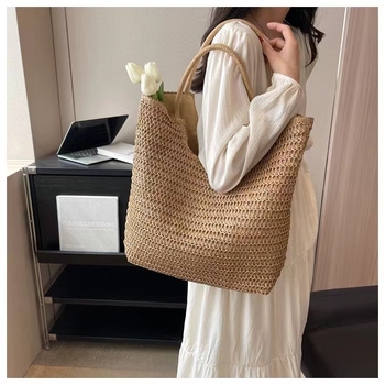 Slamnita torba, unisex stil, oblik shopping bag, unutarnja džep na zip, podstava s travnatom teksturom