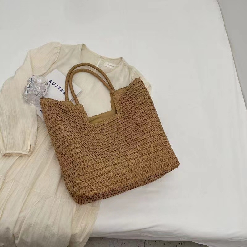 Slamnita torba, unisex stil, oblik shopping bag, unutarnja džep na zip, podstava s travnatom teksturom
