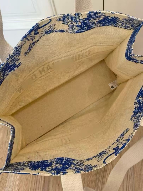 Unisex platnana messenger torba, vodoravnog kvadratnog oblika, unutarnji laminirani džep sa zatvaračem