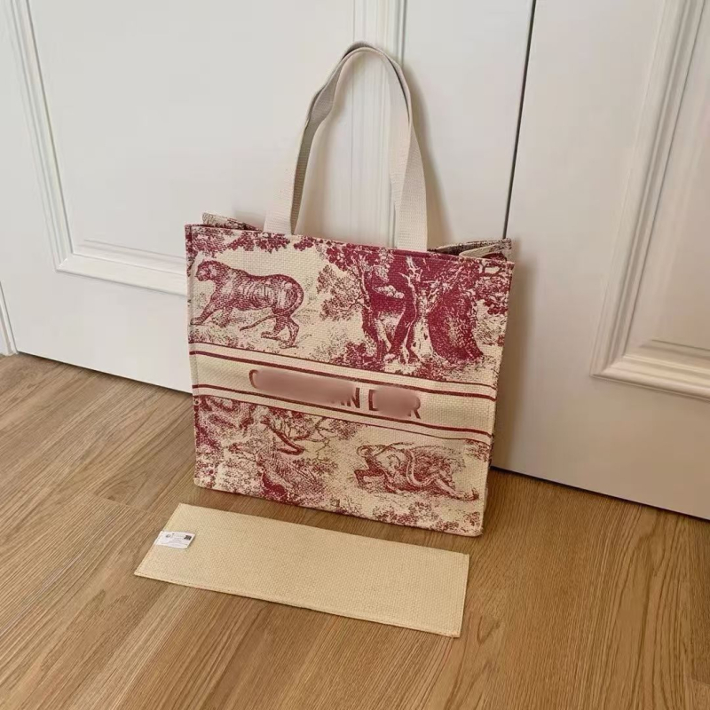 Unisex platnana messenger torba, vodoravnog kvadratnog oblika, unutarnji laminirani džep sa zatvaračem
